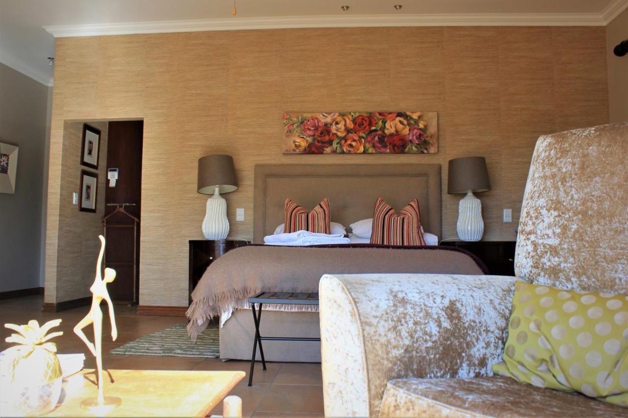 Karee & Wild Olive Guest Lodge Hekpoort Екстериор снимка