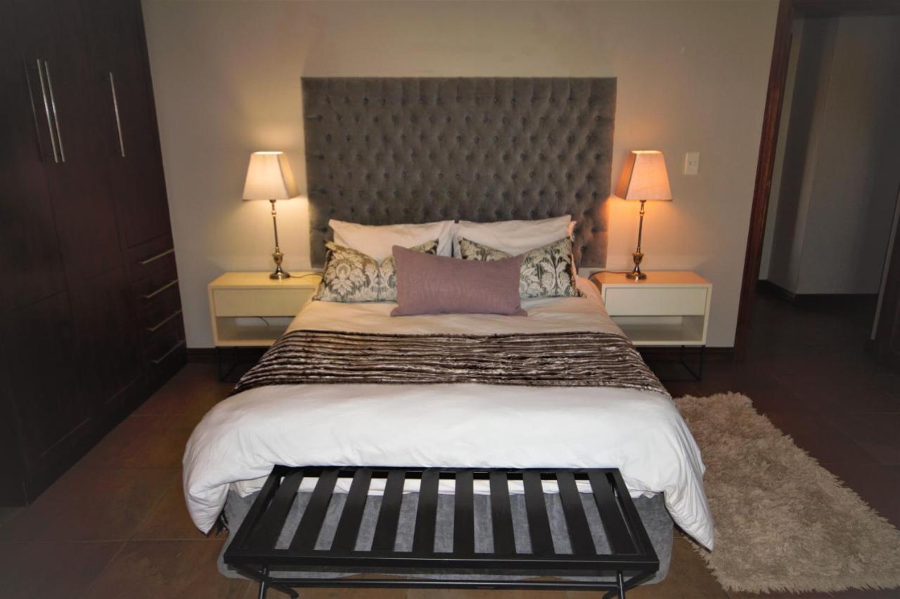 Karee & Wild Olive Guest Lodge Hekpoort Екстериор снимка