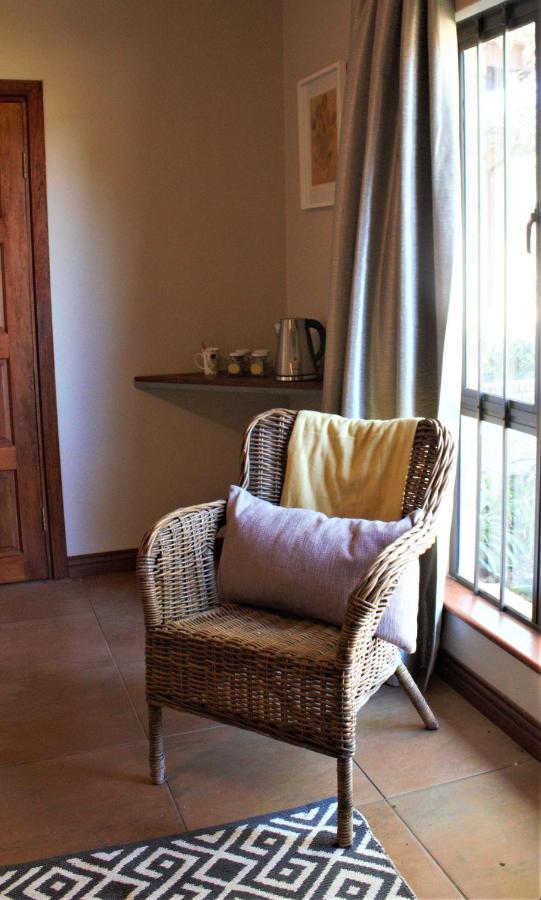 Karee & Wild Olive Guest Lodge Hekpoort Екстериор снимка